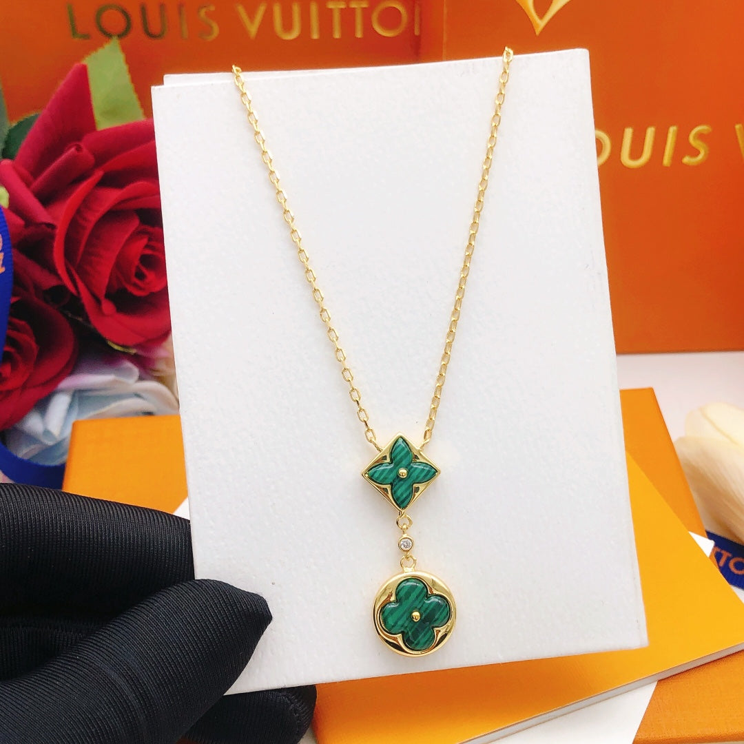 Geometric Emblem Pendant Necklace in Gold-Tone – Design 016 side detail