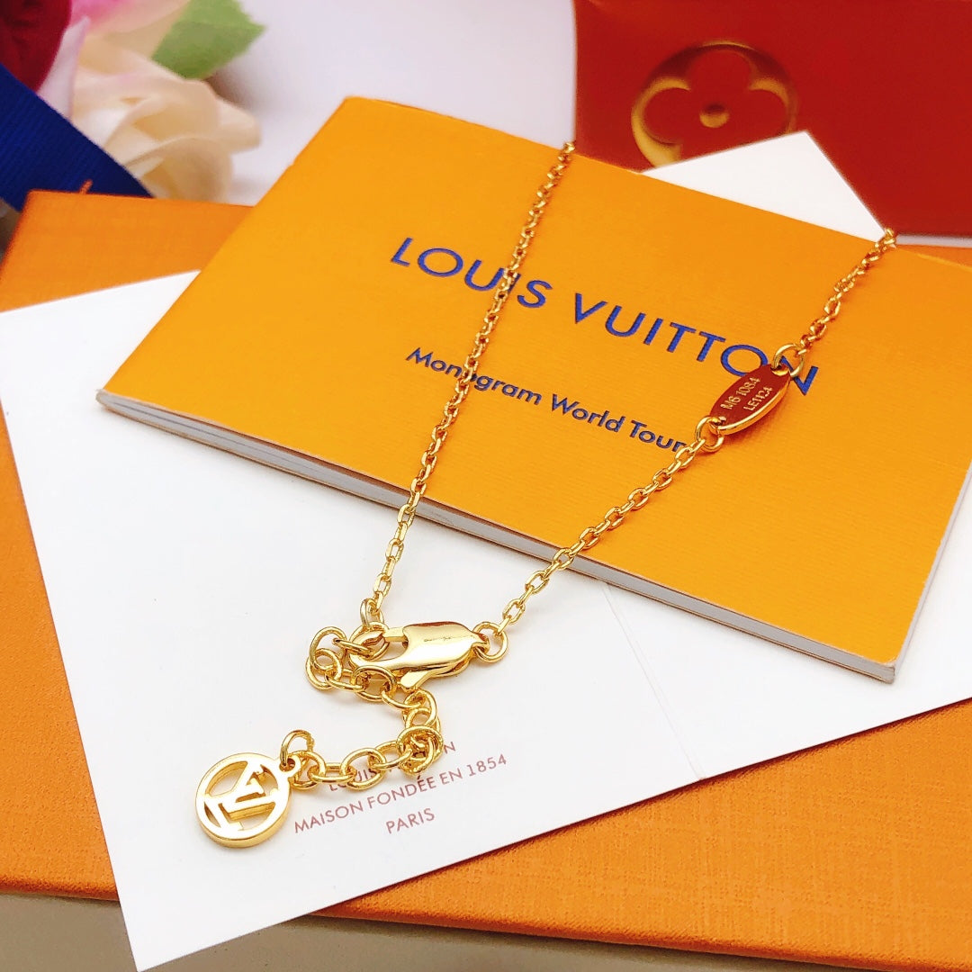 Round Pendant Necklace in Gold-Tone – Design 005 detail view