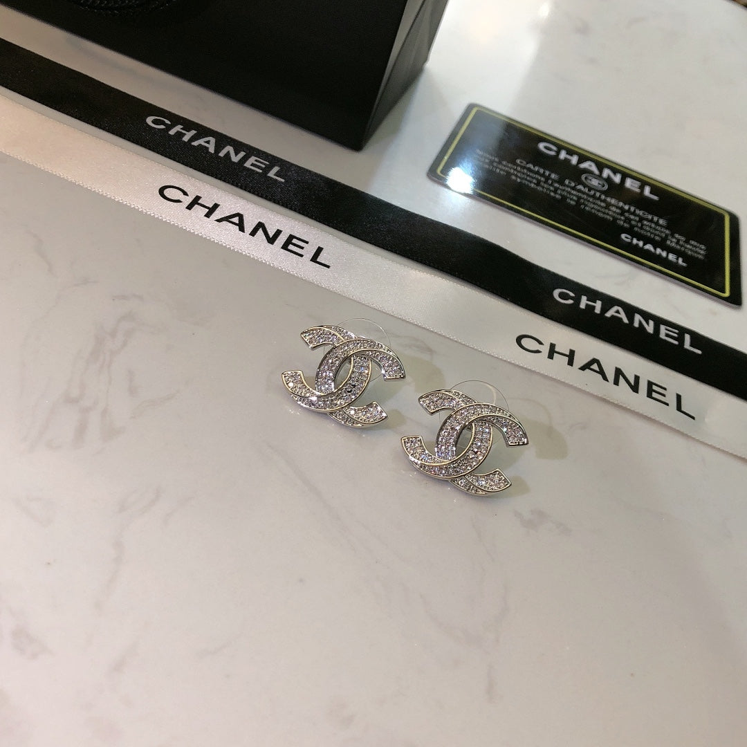 Pearl Pearl-Detail Stud Earrings – Pearl Detail – Design 015 front product view