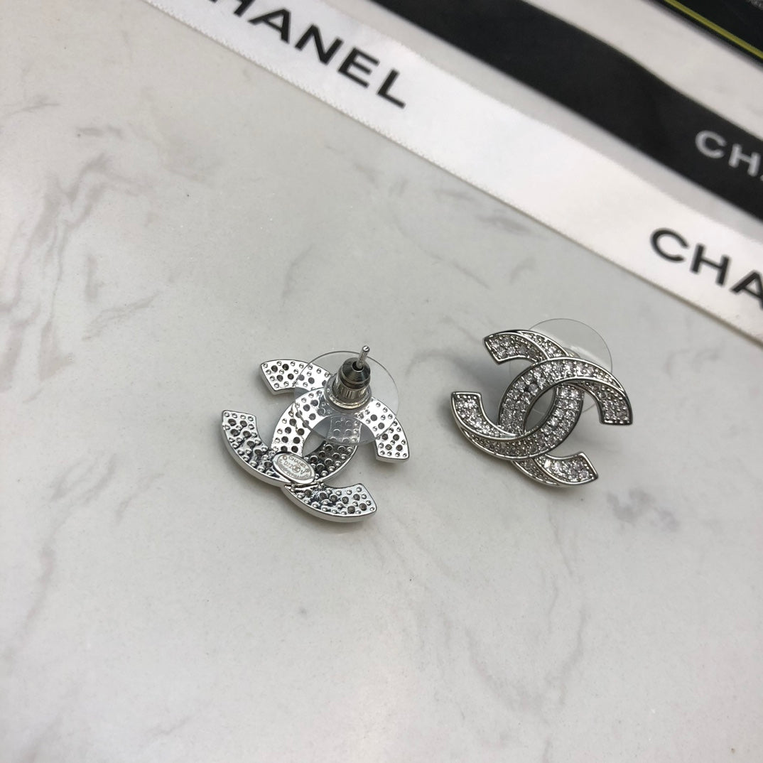 Pearl Pearl-Detail Stud Earrings – Pearl Detail – Design 015 styled product view
