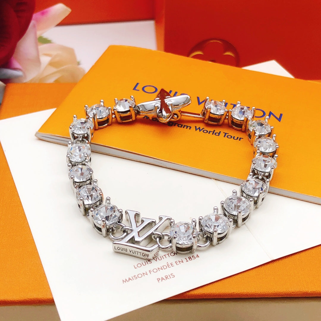 Geometric Emblem Bracelet in Silver-Tone – Silver Detail – Design 019 detail view