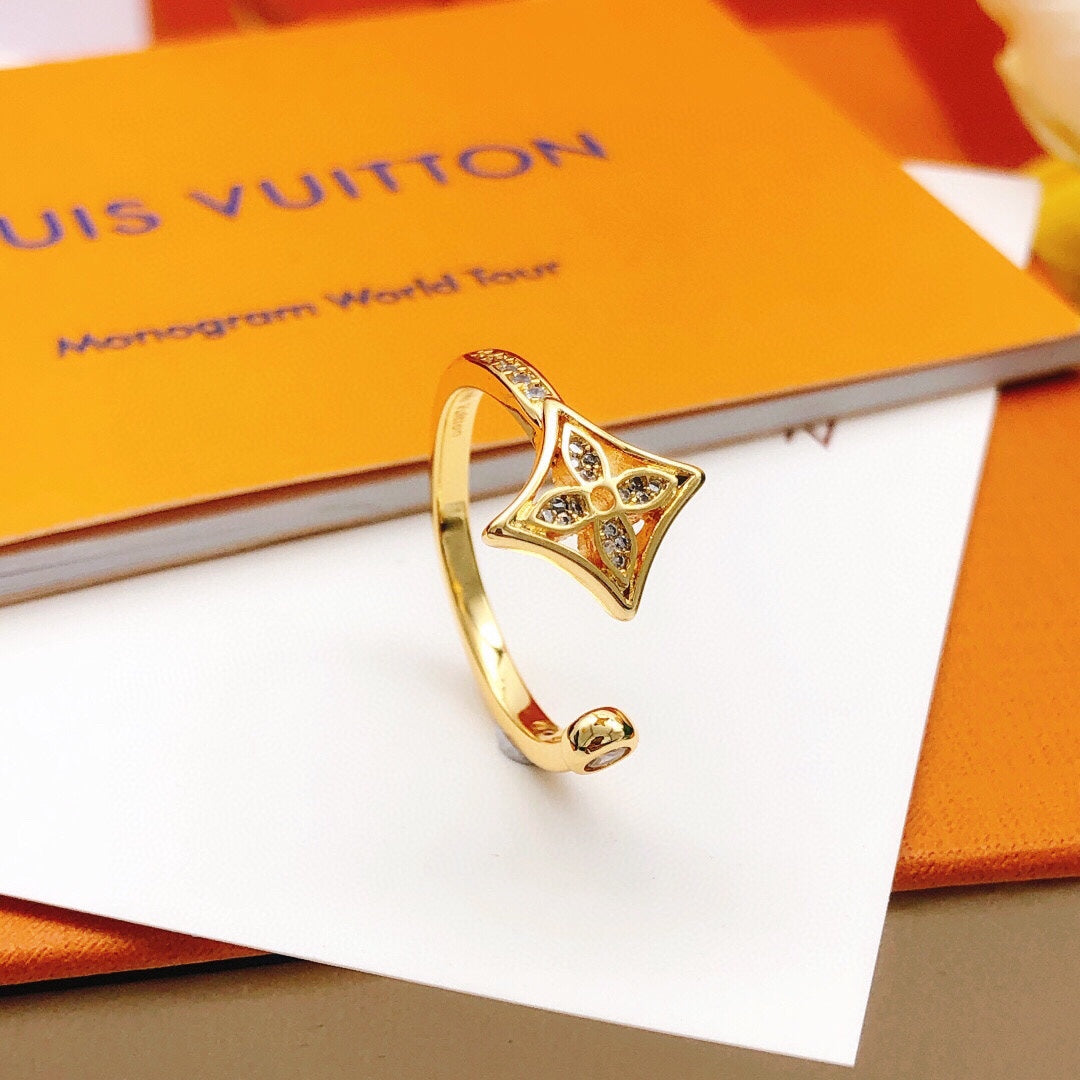 Geometric Emblem Statement Ring in Gold-Tone – Design 009 side detail