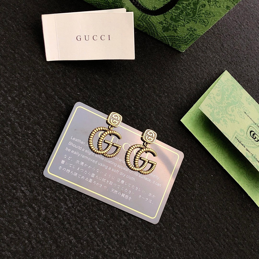 Double-G Emblem Stud Earrings in Polished Metal-Tone – Design 032 detail view