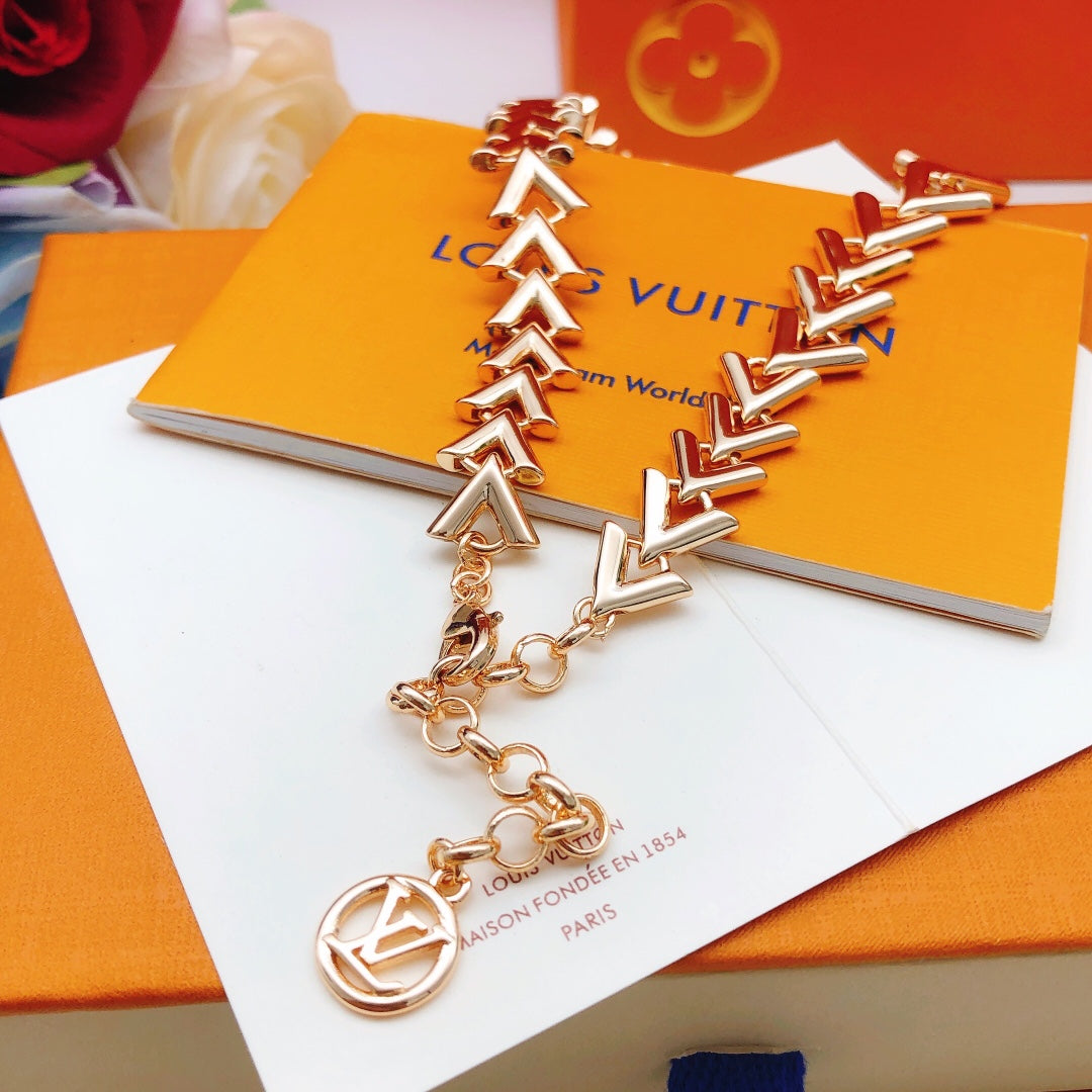 Geometric Emblem Pendant Necklace in Rose-Gold-Tone – Rose Gold Detail – Design 007 side detail