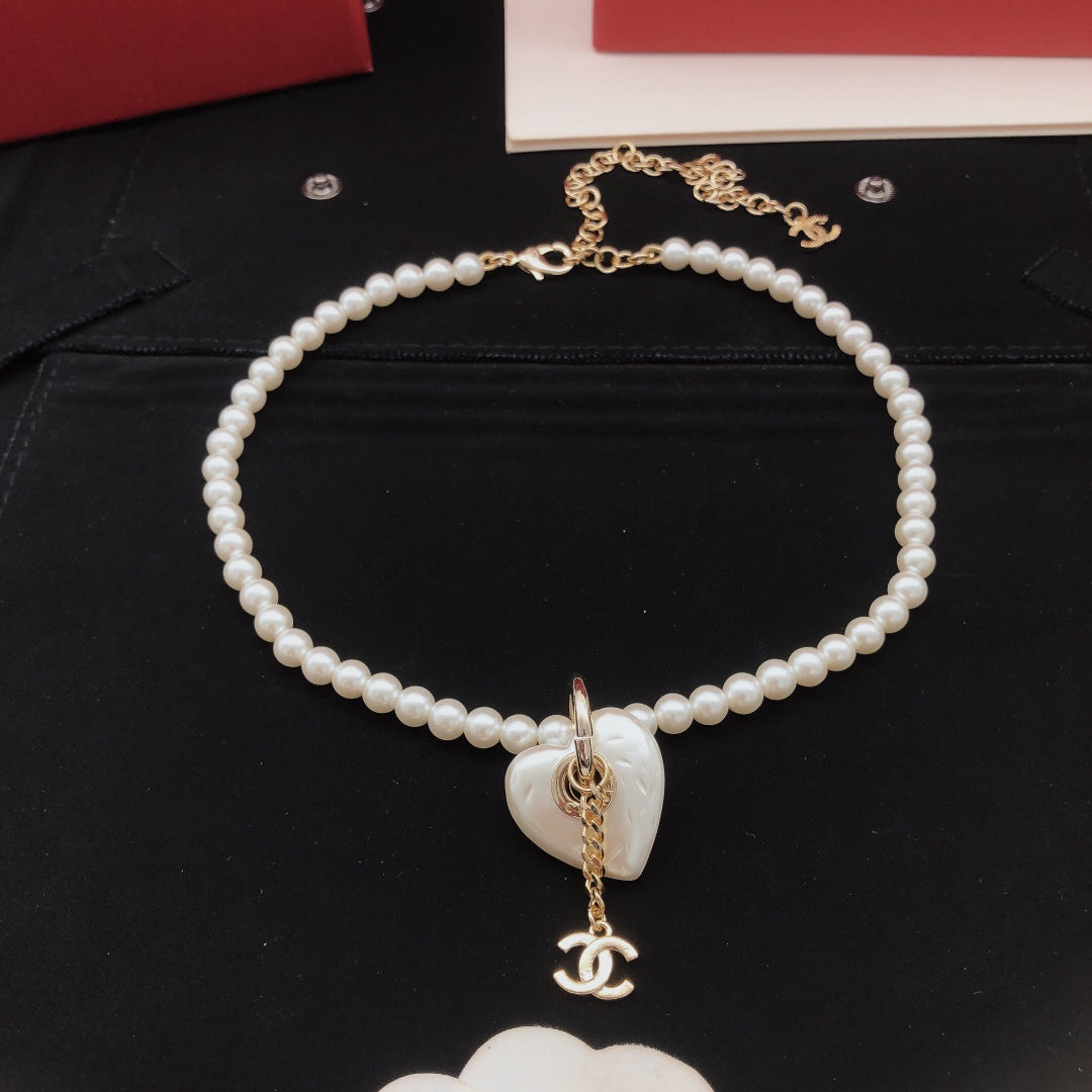 Heart Pearl-Detail Pendant Necklace – Pearl Detail – Design 003 close-up detail