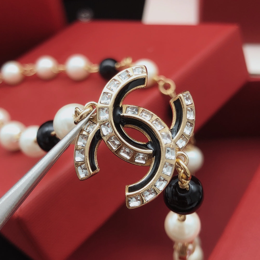 Pearl Pearl-Detail Pendant Necklace – Pearl Detail – Design 006 main product view