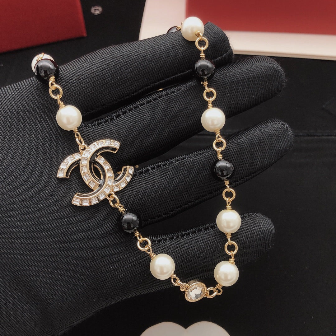 Pearl Pearl-Detail Pendant Necklace – Pearl Detail – Design 006 front product view