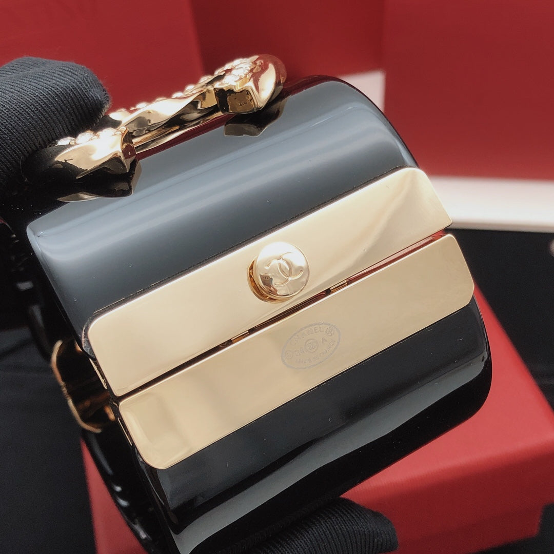 Signature Emblem Bangle in Gold-Tone – Black Detail – Design 003 close-up detail