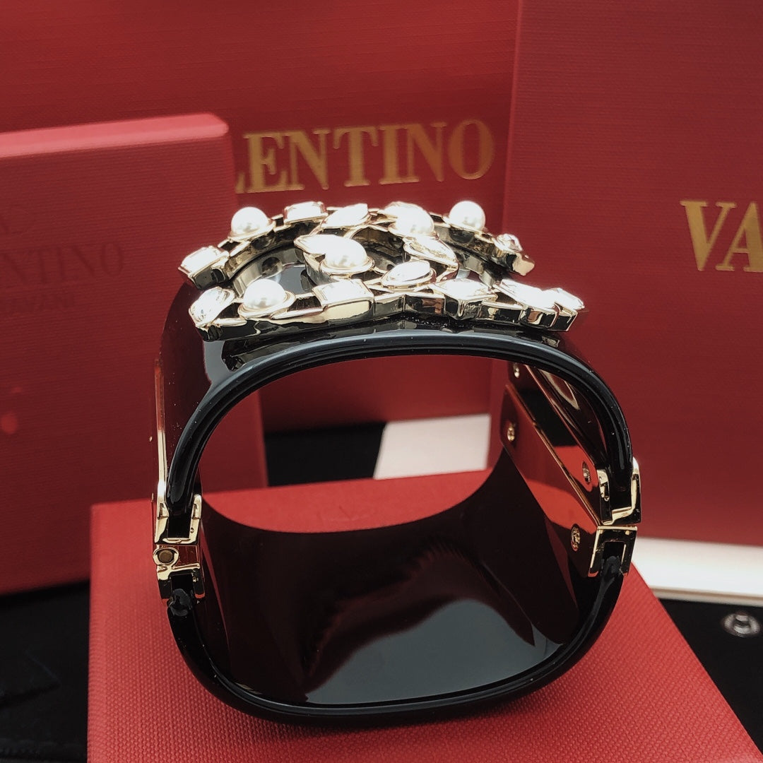 Signature Emblem Bangle in Gold-Tone – Black Detail – Design 002 side detail