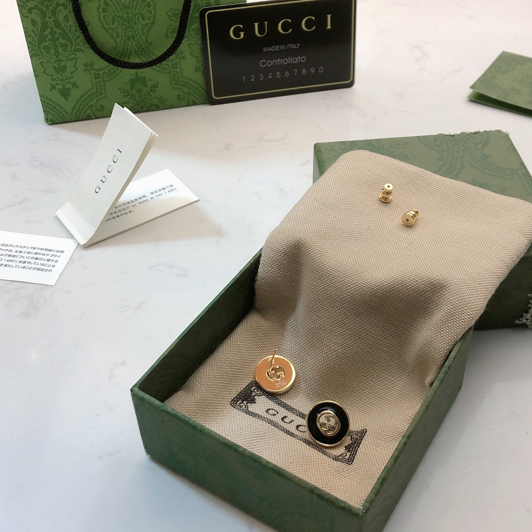 Double-G Emblem Stud Earrings in Polished Metal-Tone – Design 031 side detail