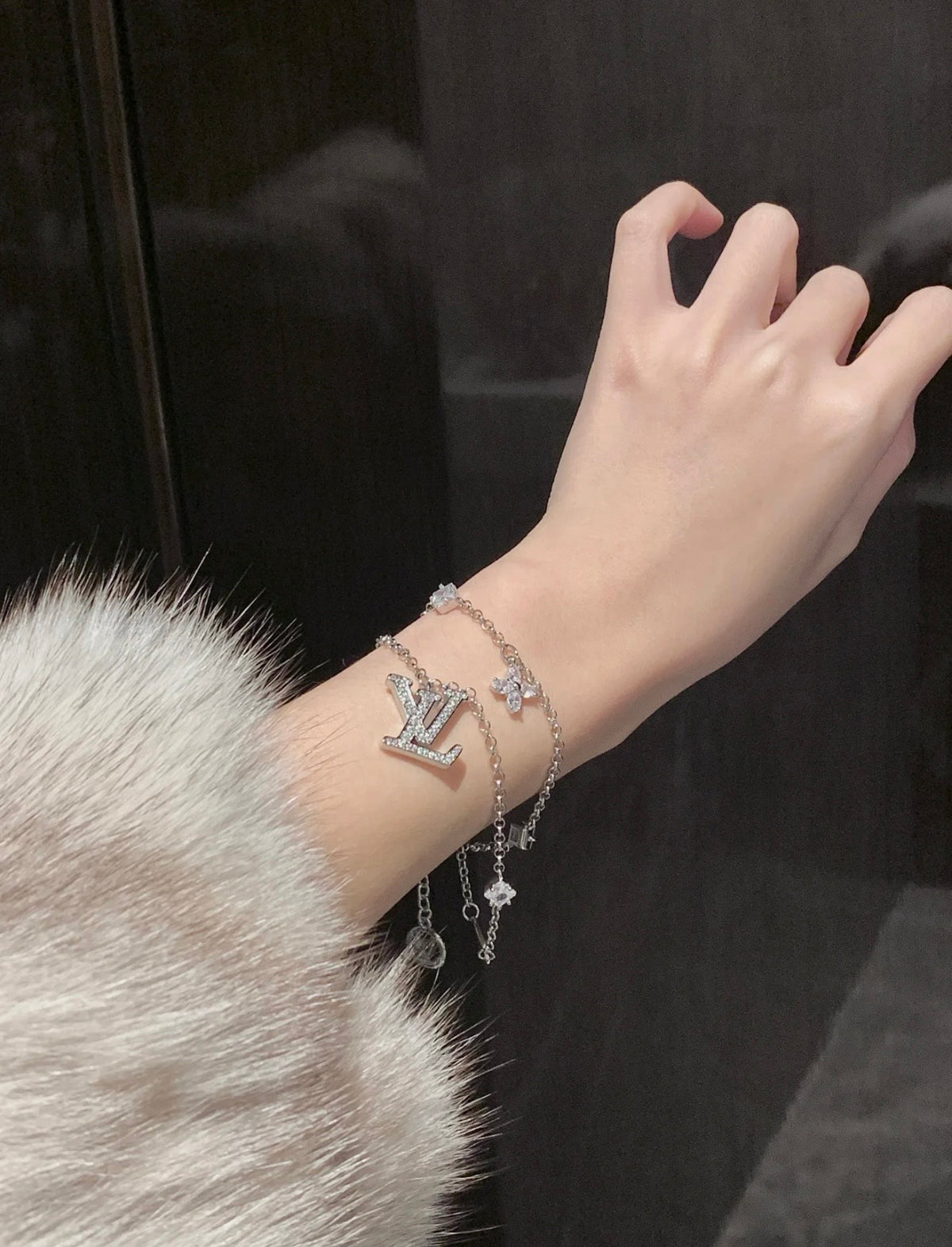 Geometric Emblem Bracelet in Silver-Tone – Silver Detail – Design 006 side detail