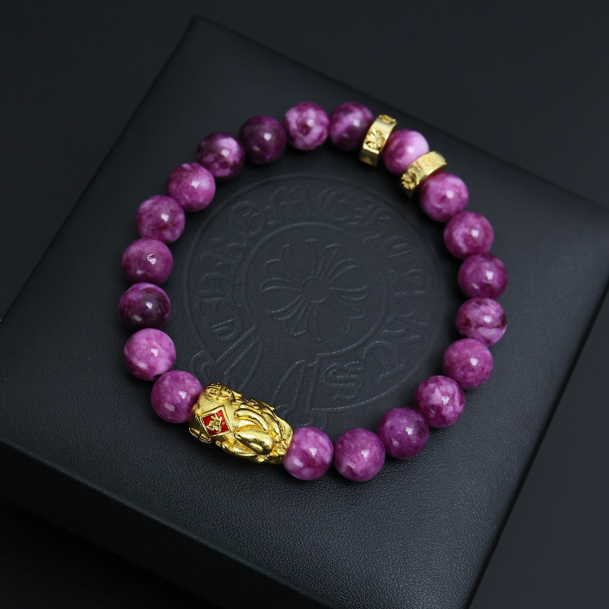 Gothic Emblem Beaded Bracelet in Antique Silver-Tone – Design 20 close-up detail