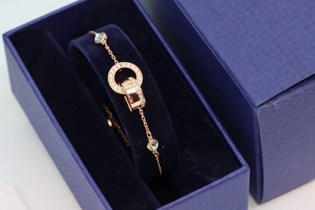 Interlocking Ring Adjustable Bracelet in Rose-Gold-Tone detail view