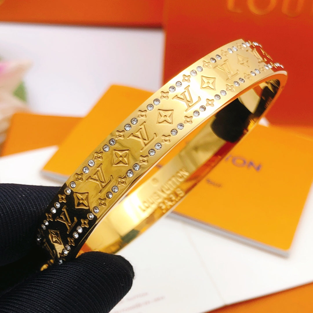 Geometric Emblem Bangle in Gold-Tone – Design 012 side detail