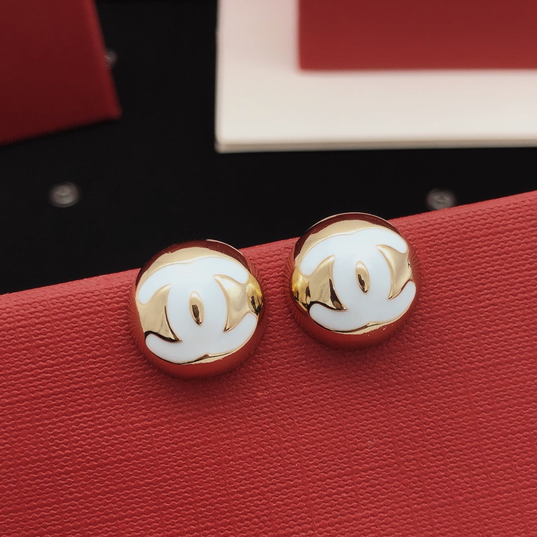 Round Stud Earrings in Gold-Tone – White Detail detail view