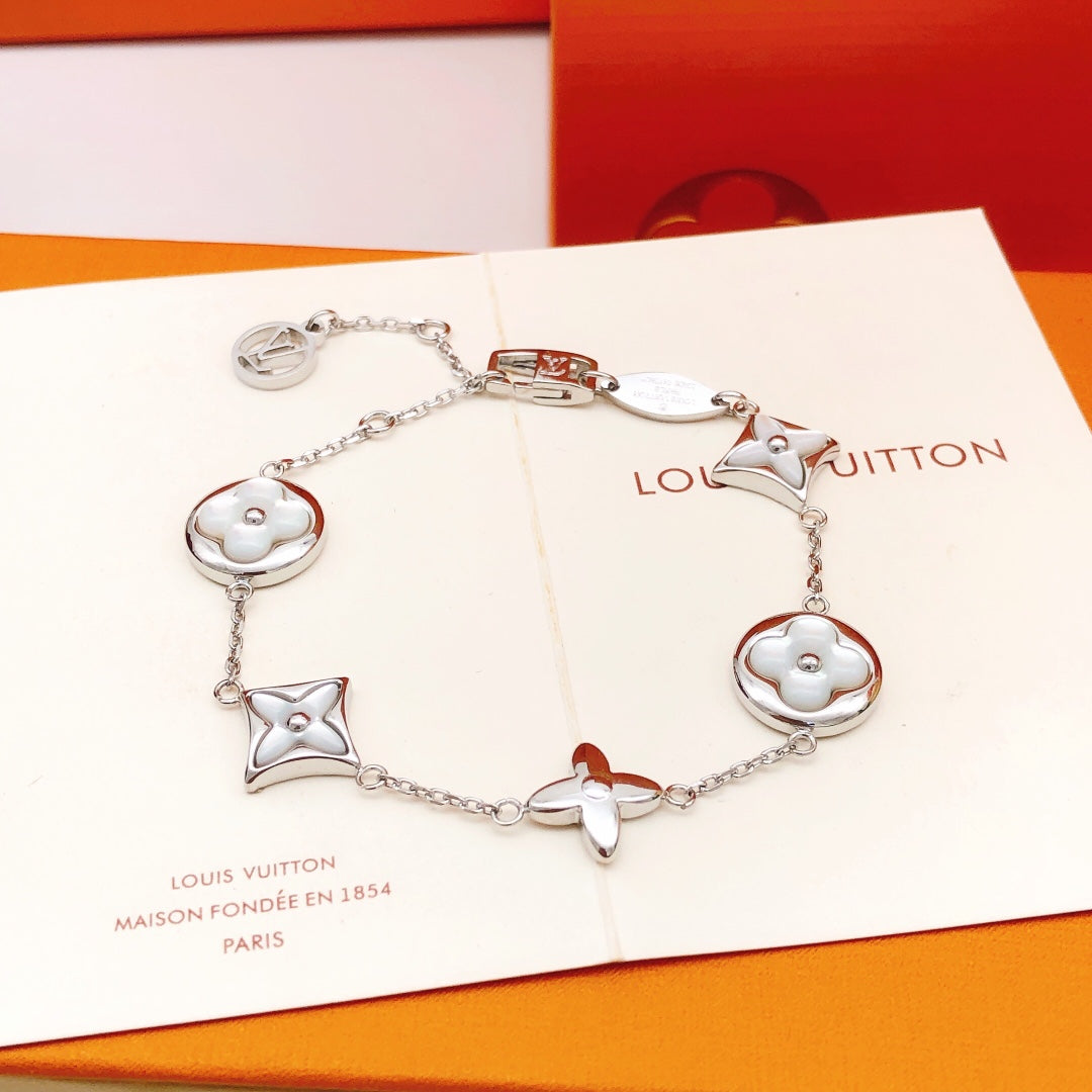 Geometric Emblem Bracelet in Silver-Tone – Silver Detail – Design 022 side detail