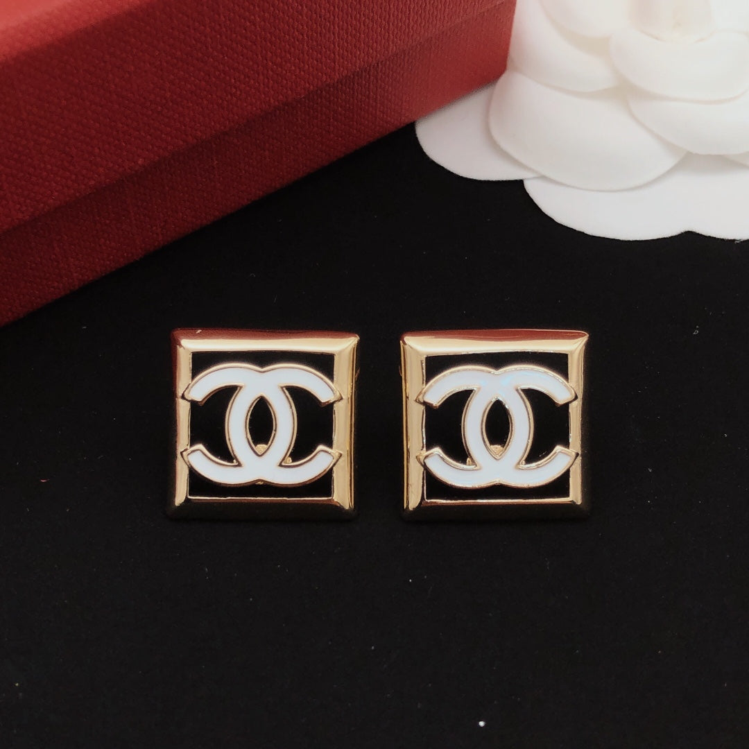 Square Stud Earrings in Gold-Tone – White Detail close-up detail