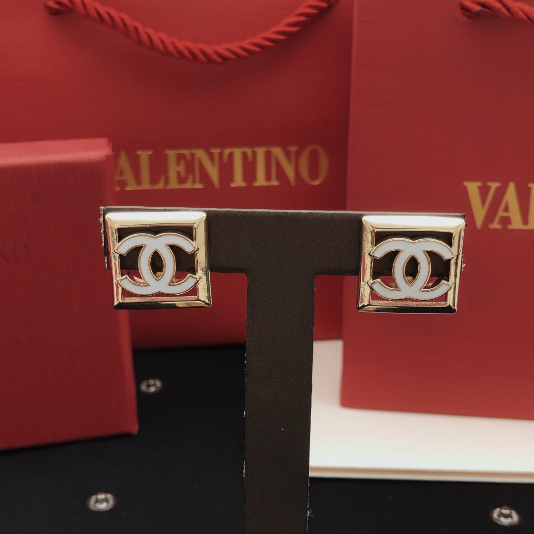 Square Stud Earrings in Gold-Tone – White Detail detail view
