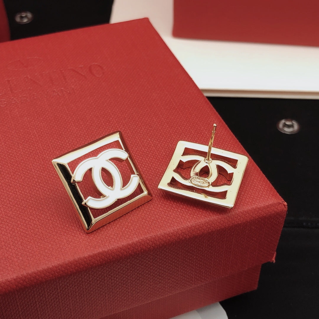 Square Stud Earrings in Gold-Tone – White Detail detail view