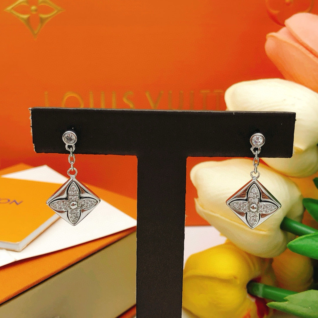 Geometric Emblem Stud Earrings in Silver-Tone – Silver Detail – Design 008 close-up detail