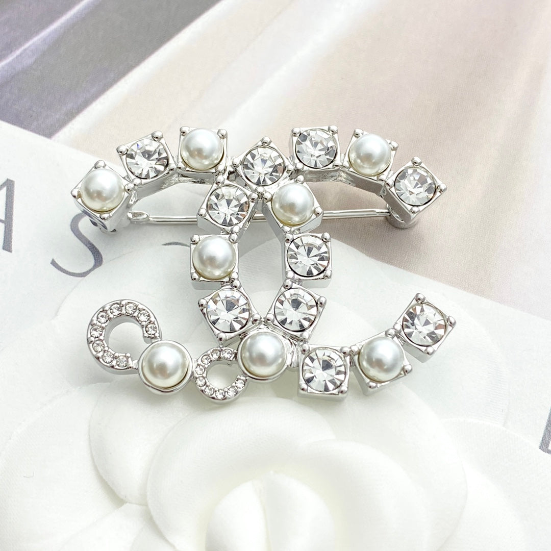 Double-C Emblem Brooch in Silver-Tone – Pearl Detail – Design 002 front product view
