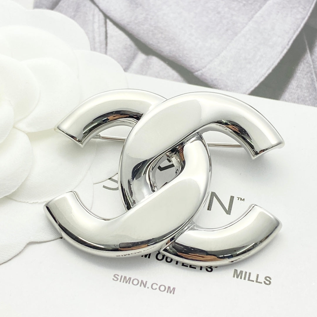 Double-C Emblem Brooch in Silver-Tone – Design 004 detail view