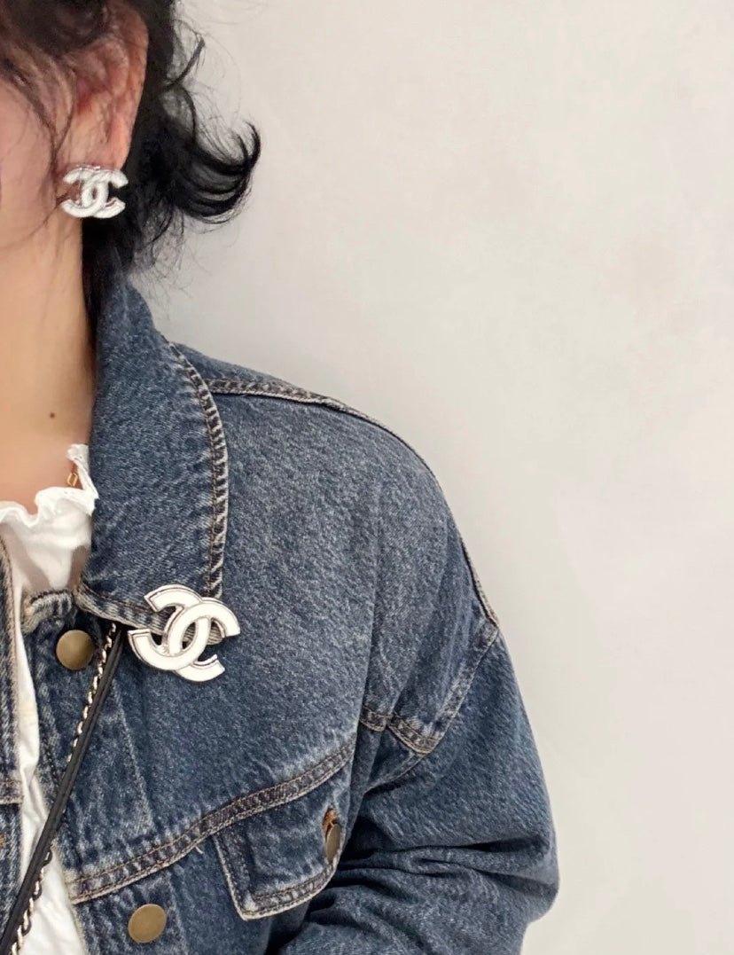 Double-C Emblem Brooch in Polished Metal-Tone – White Detail detail view