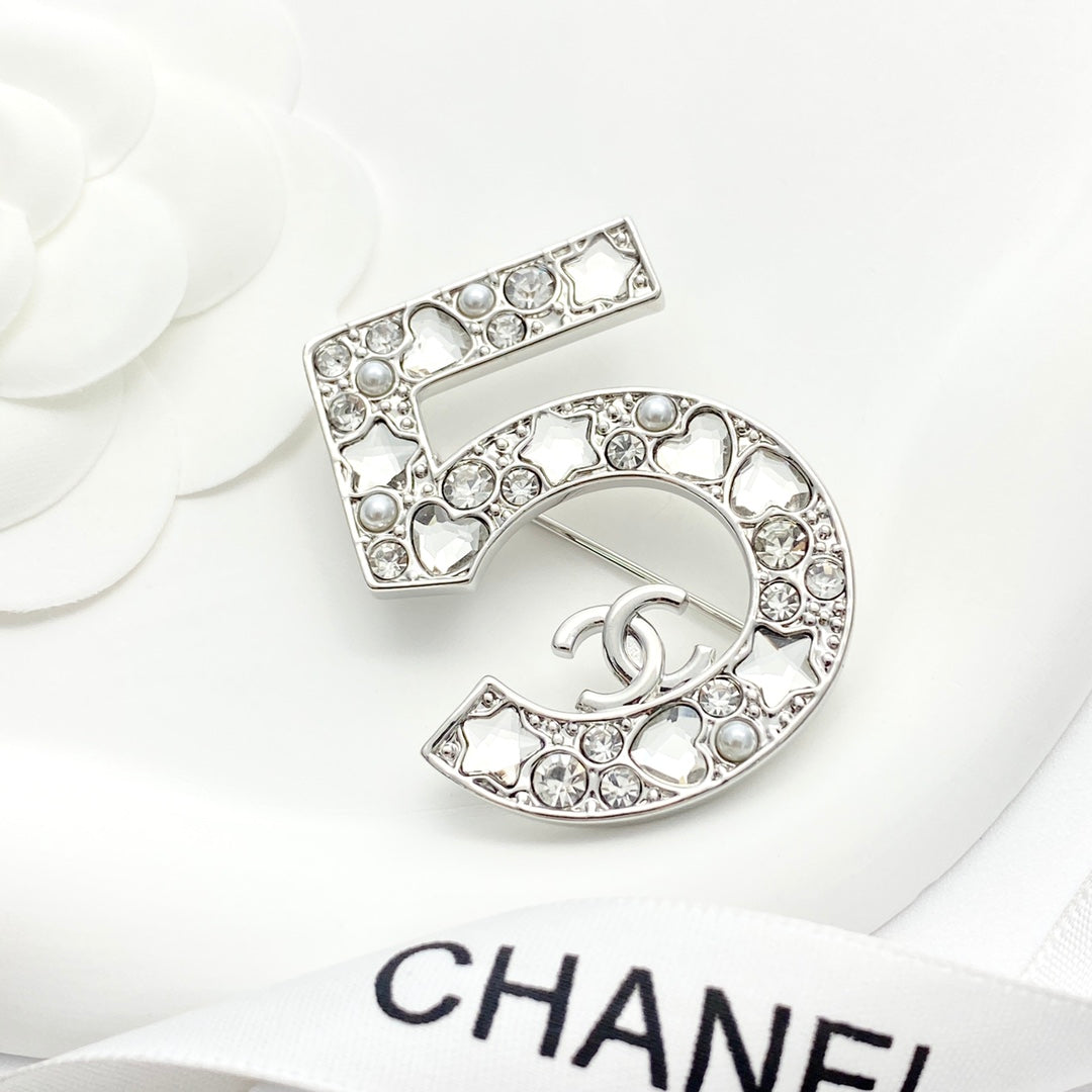 Heart Brooch in Polished Metal-Tone – Pearl Detail front product view