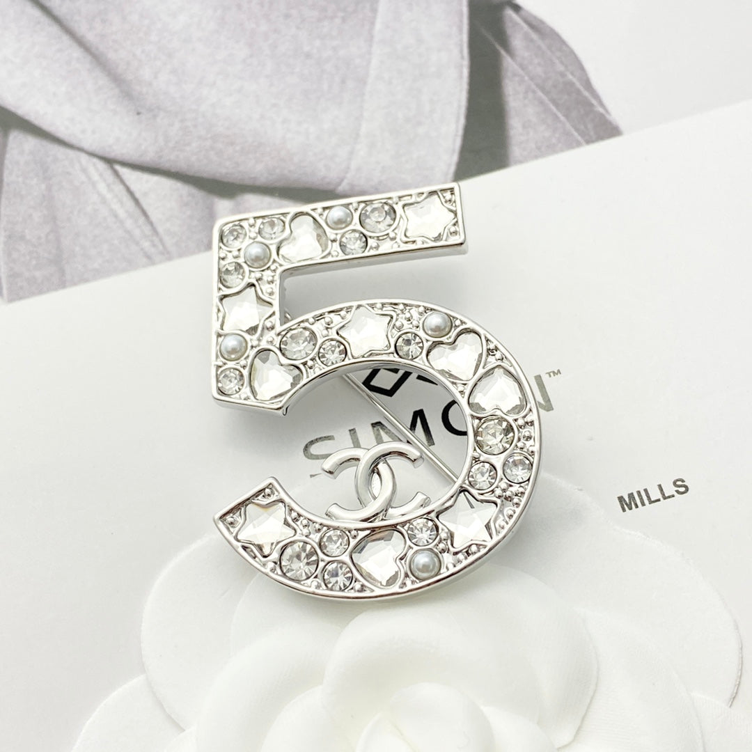 Heart Brooch in Polished Metal-Tone – Pearl Detail styled product view