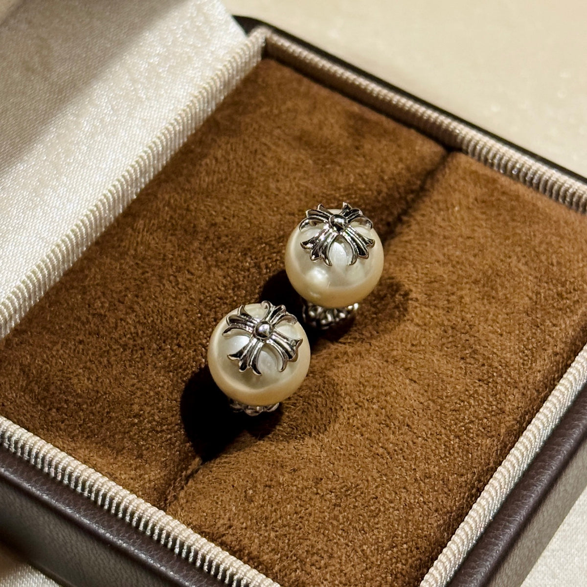Cross Stud Earrings in Antique Silver-Tone – Design 02 side detail