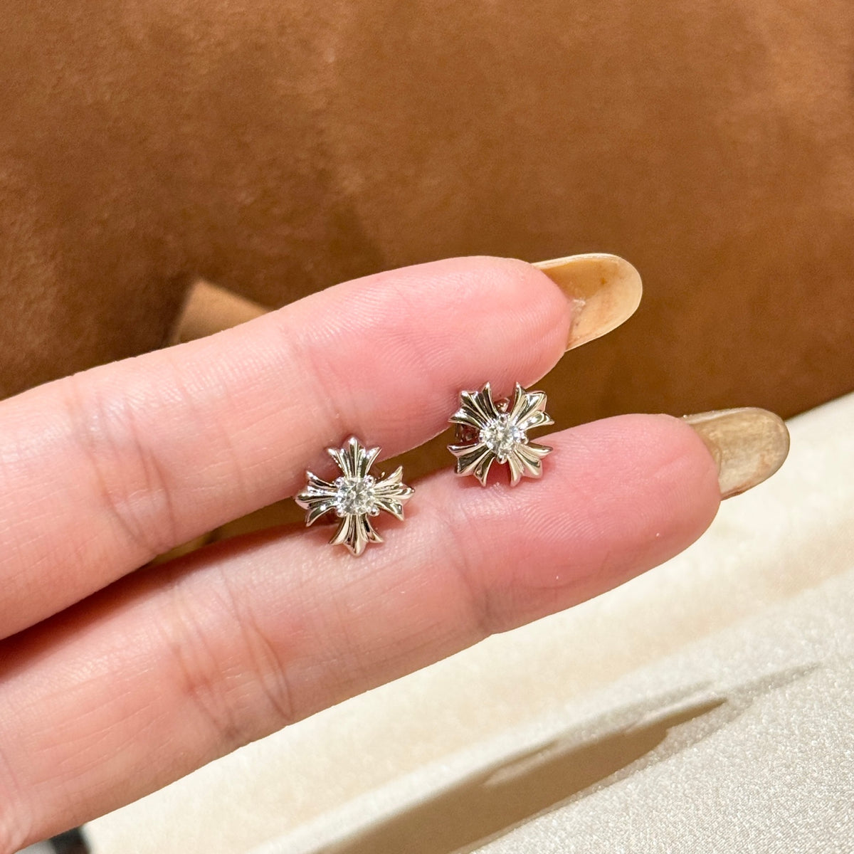 Cross Stud Earrings in Antique Silver-Tone – Design 03 side detail