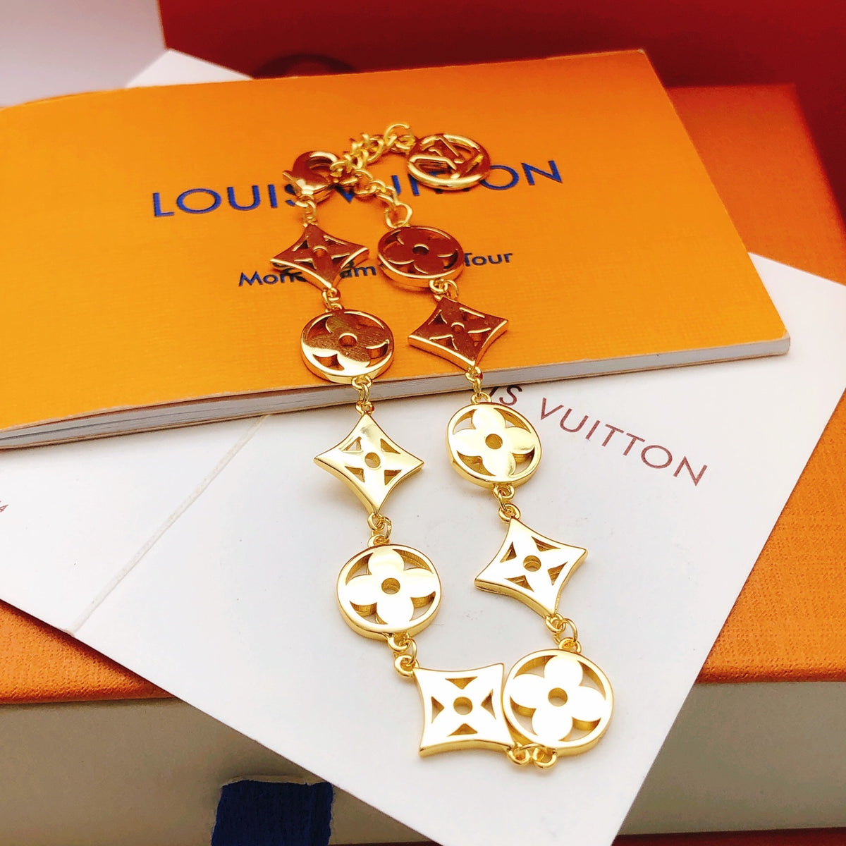 Geometric Emblem Bracelet in Gold-Tone – Design 027 side detail