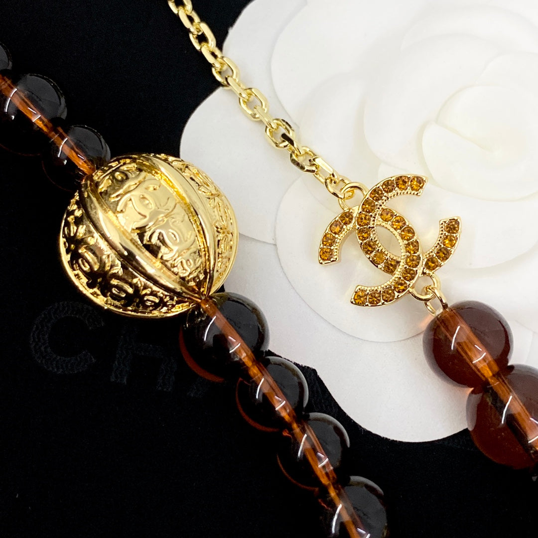 Pearl Pearl-Detail Pendant Necklace – Pearl Detail – Design 043 detail view