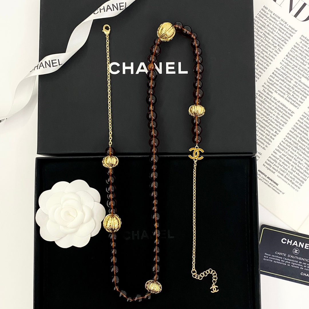 Pearl Pearl-Detail Pendant Necklace – Pearl Detail – Design 043 side detail
