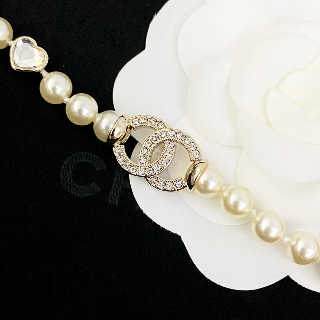 Heart Pearl-Detail Pendant Necklace – Pearl Detail – Design 007 detail view