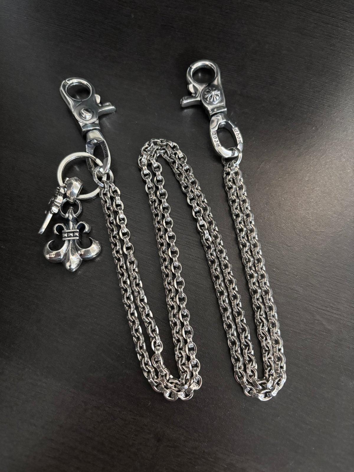 Letter Multi-Use Chain Accessory side detail