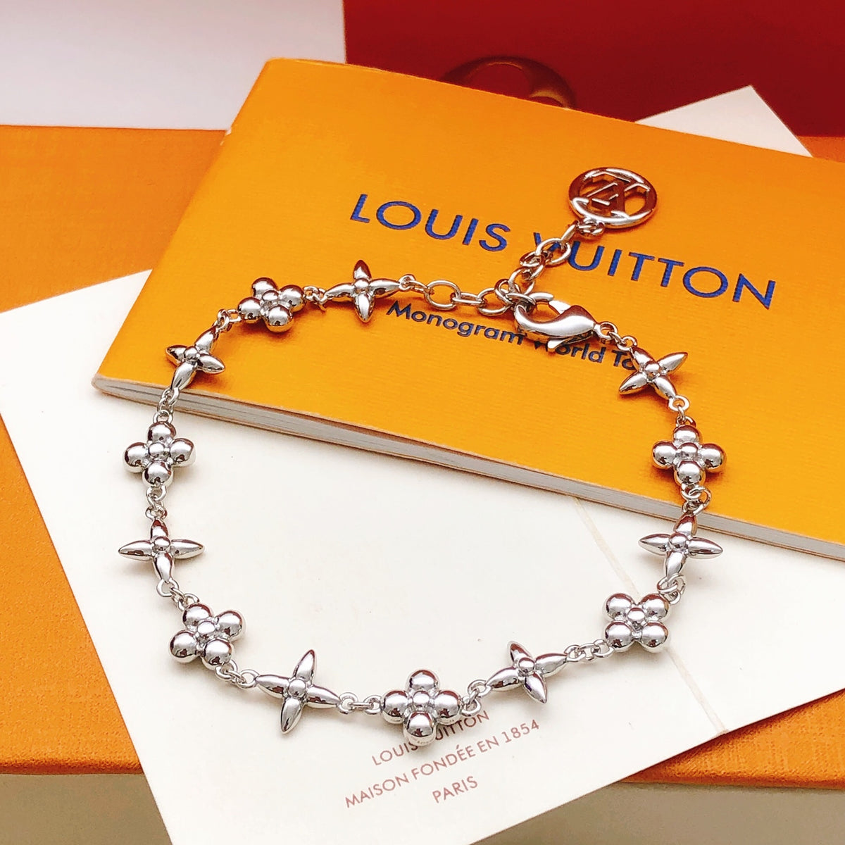Geometric Emblem Bracelet in Silver-Tone – Silver Detail – Design 020 side detail