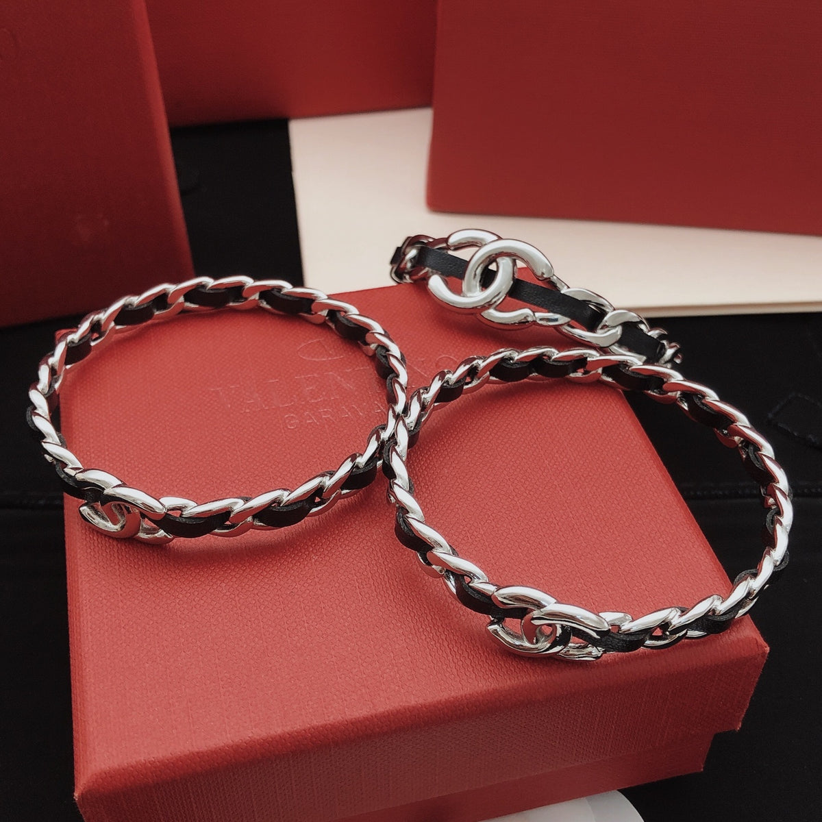 Signature Emblem Bangle in Gold-Tone – Design 017 side detail