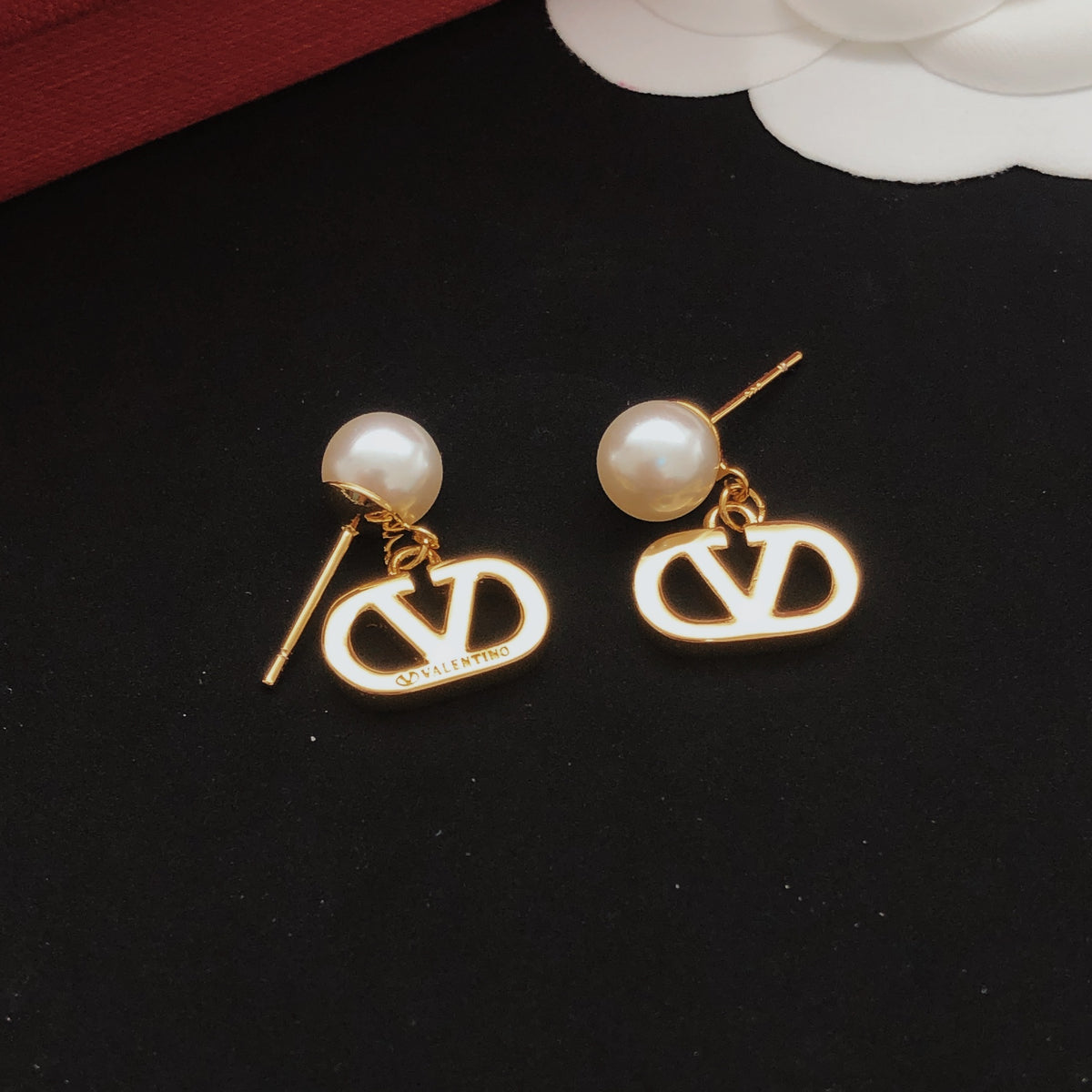 Signature Emblem Polished Stud Earrings – Design 05 main product view