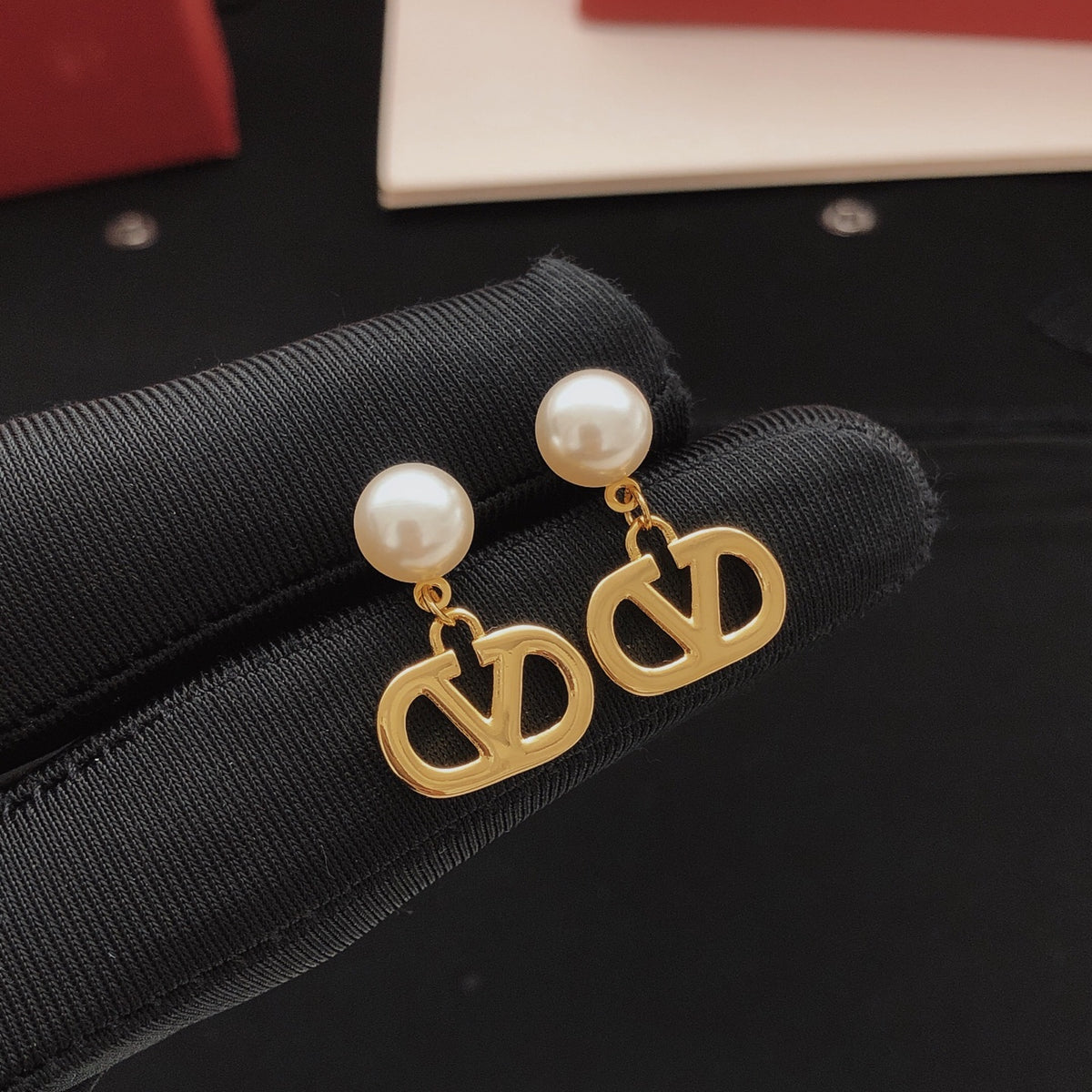 Signature Emblem Polished Stud Earrings – Design 05 side detail