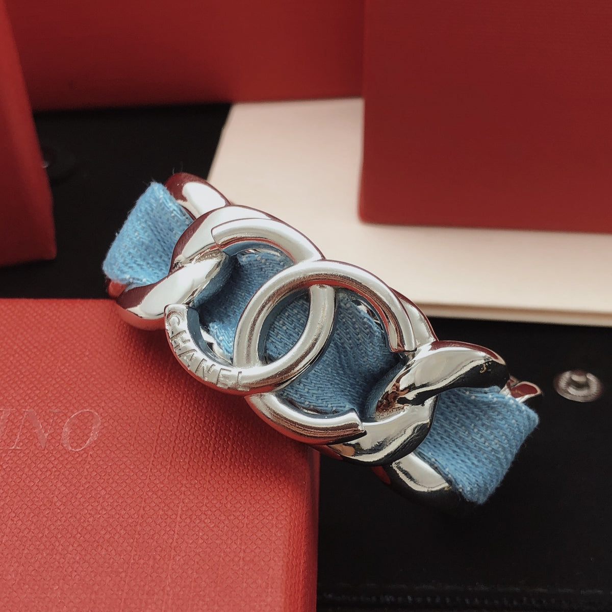 Signature Emblem Bangle in Gold-Tone – Design 013 side detail