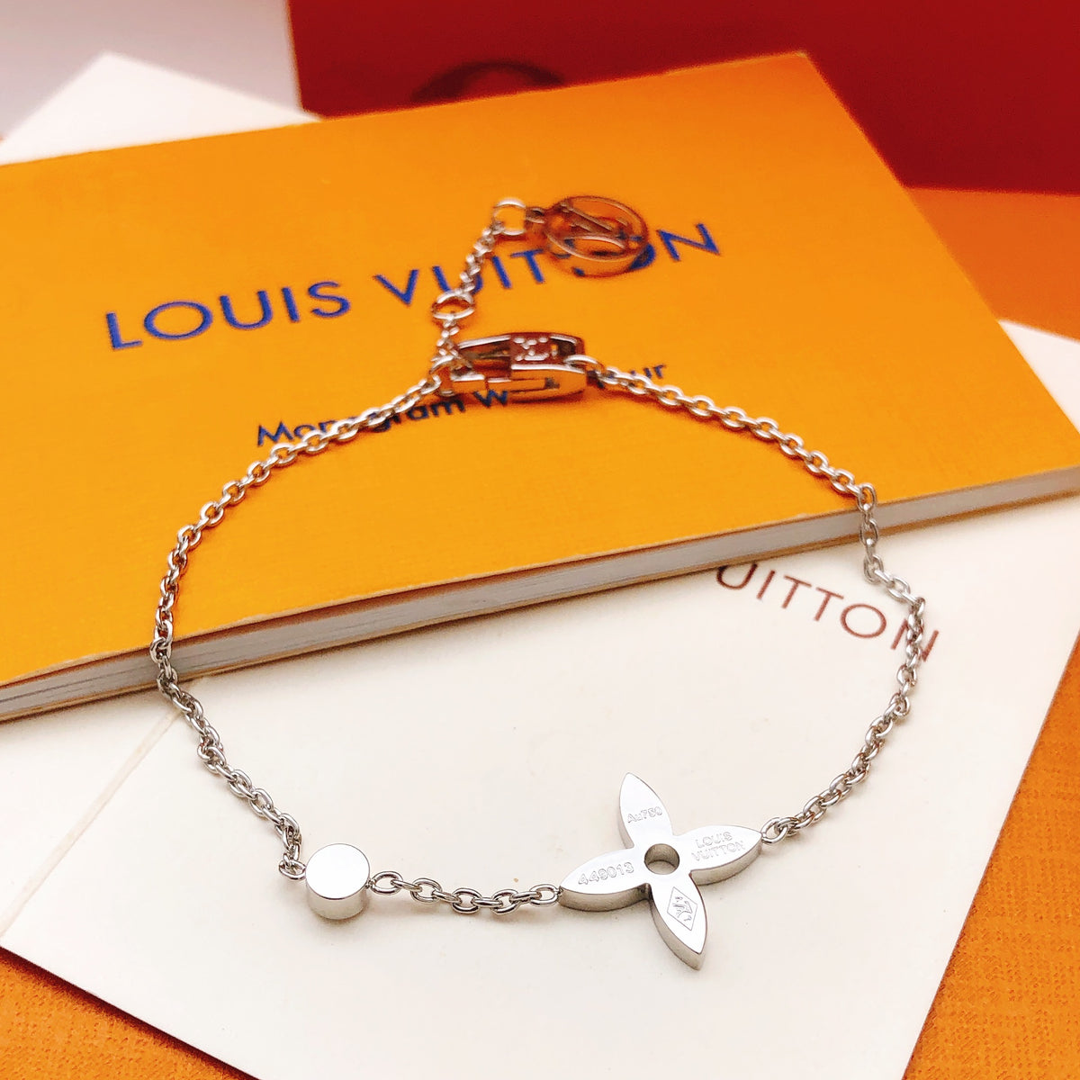 Geometric Emblem Bracelet in Silver-Tone – Silver Detail – Design 021 side detail
