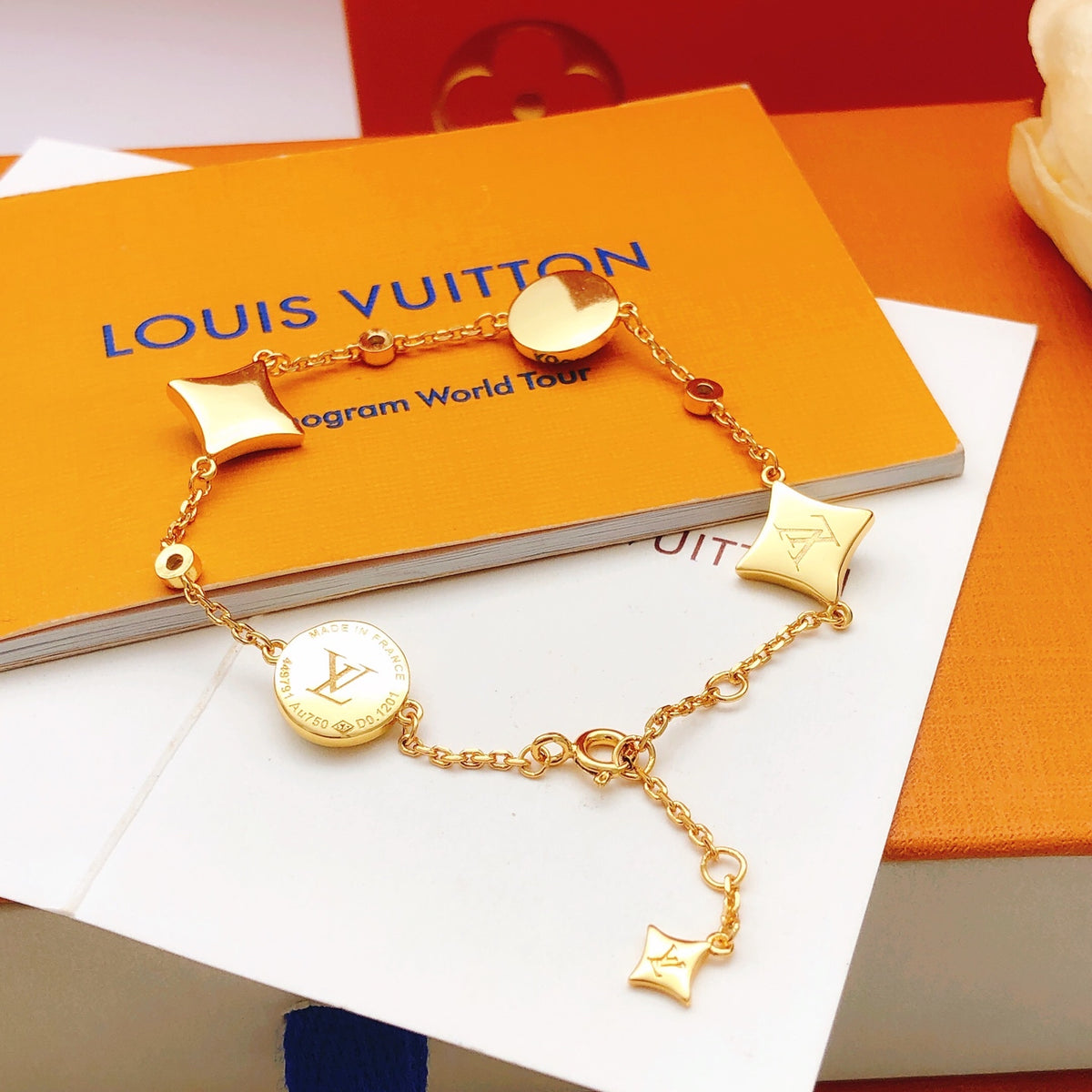 Geometric Emblem Bracelet in Gold-Tone – Blue Detail – Design 013 detail view
