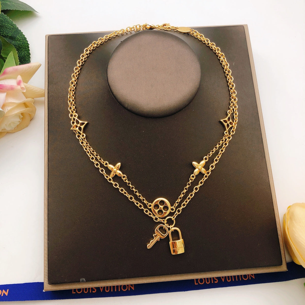 Lock Double-Layer Pendant Necklace main product view
