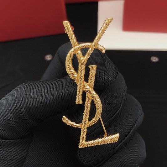 Twist Brooch in Gold-Tone – Twist Detail main product view