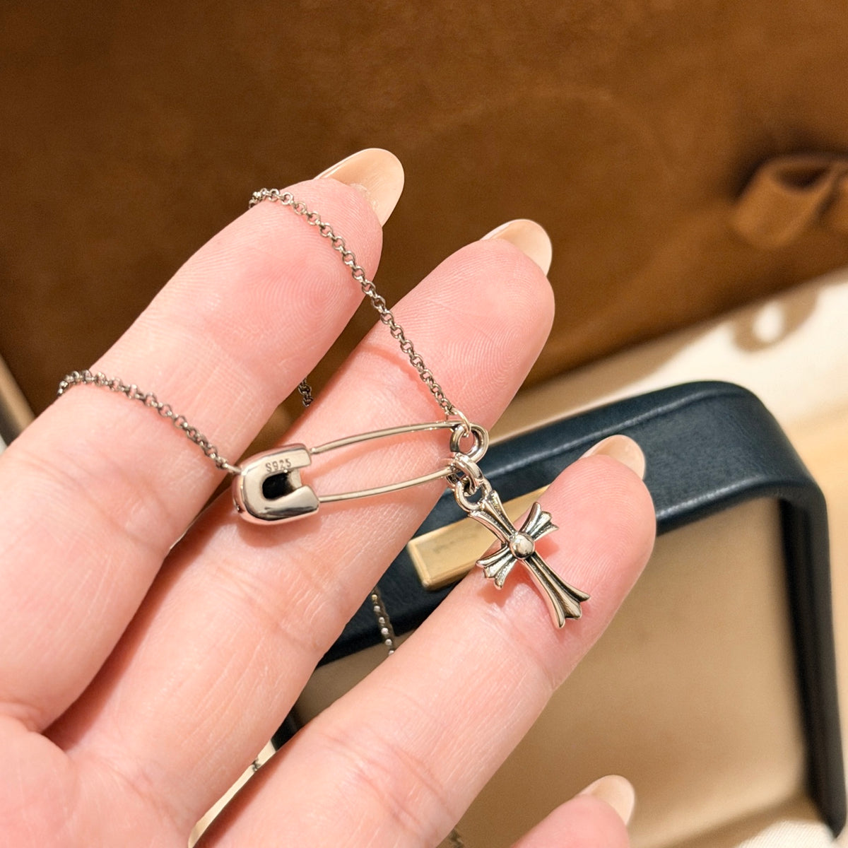 Cross Brooch in Antique Silver-Tone – Design 04 side detail
