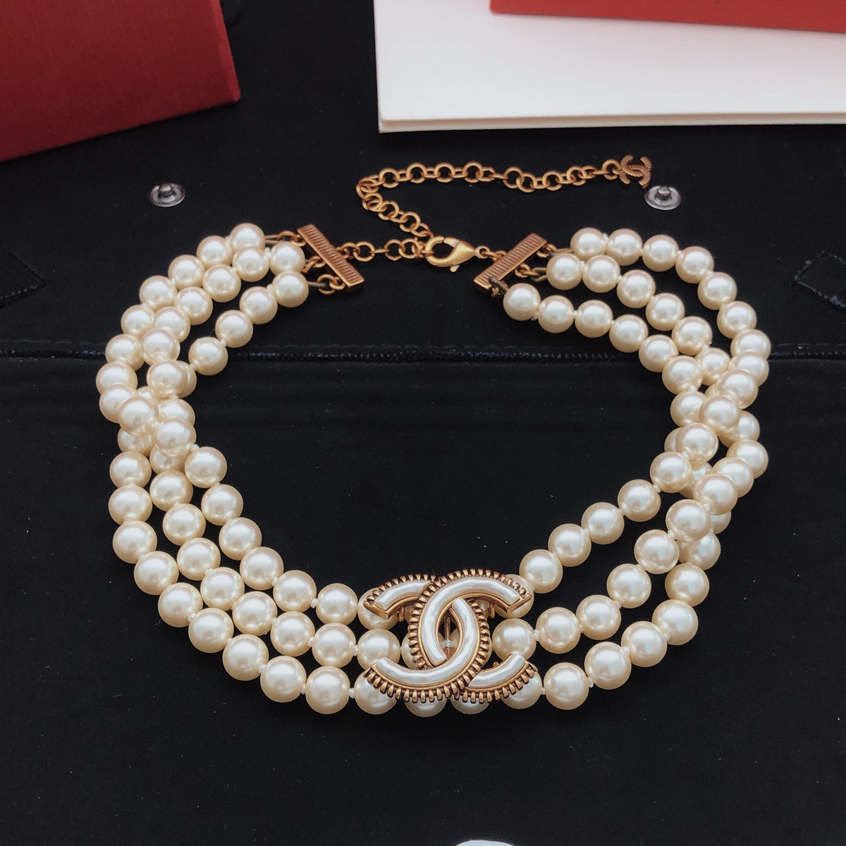 Pearl Pearl-Detail Pendant Necklace – Pearl Detail – Design 017 side detail
