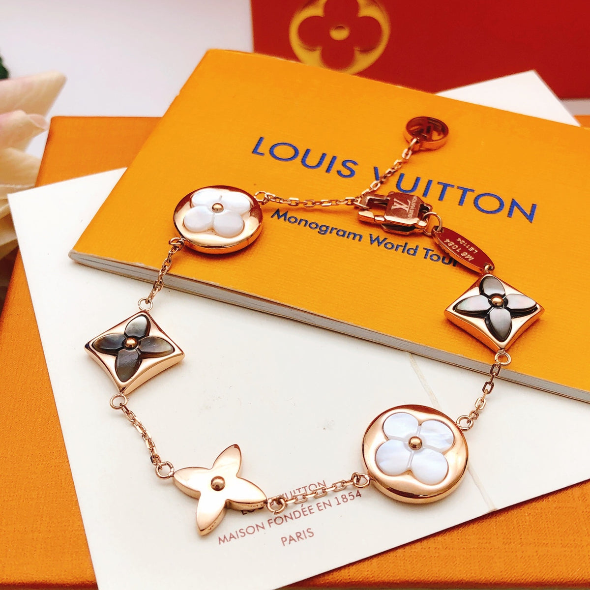 Geometric Emblem Bracelet in Rose-Gold-Tone – Rose Gold Detail – Design 016 side detail