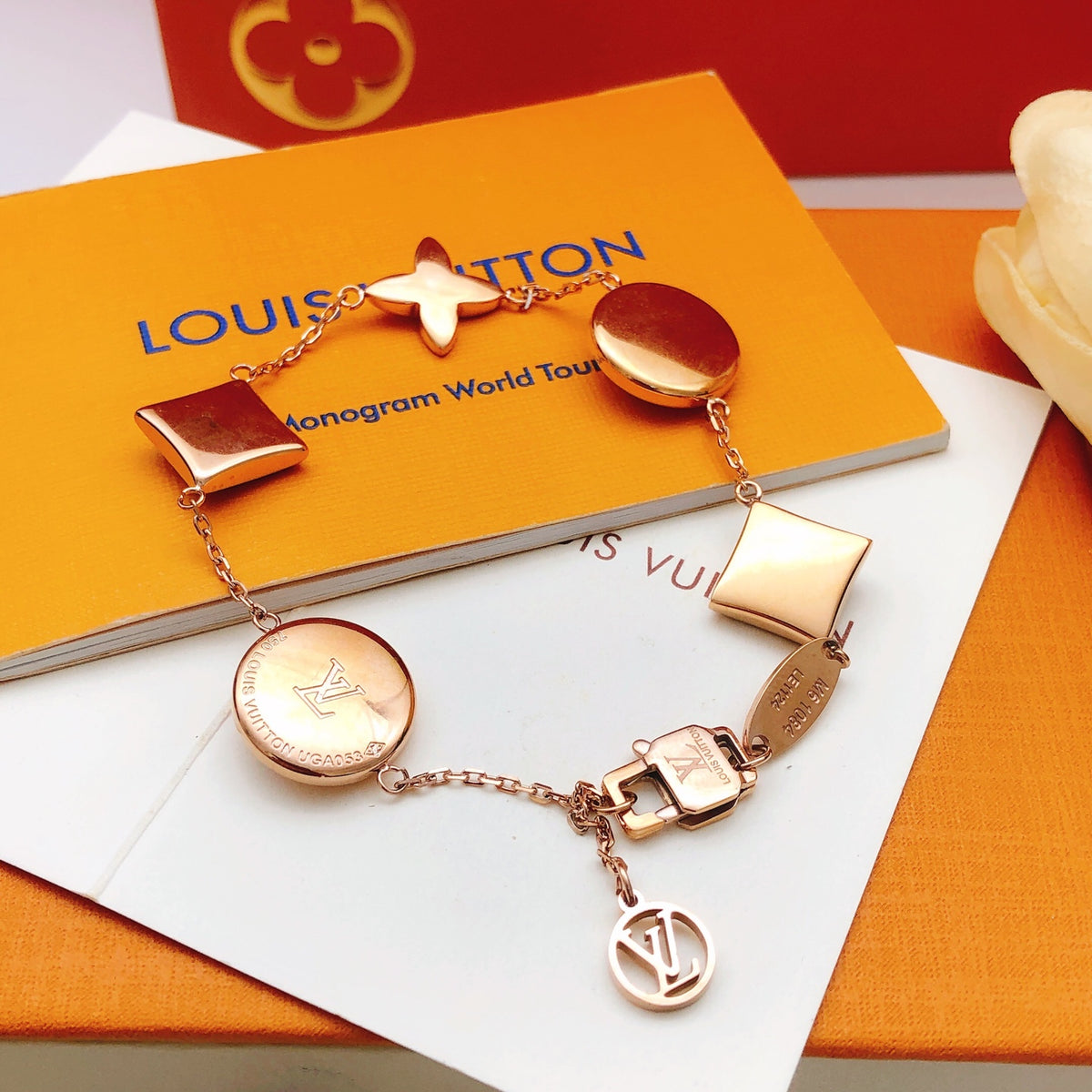 Geometric Emblem Bracelet in Rose-Gold-Tone – Rose Gold Detail – Design 016 detail view