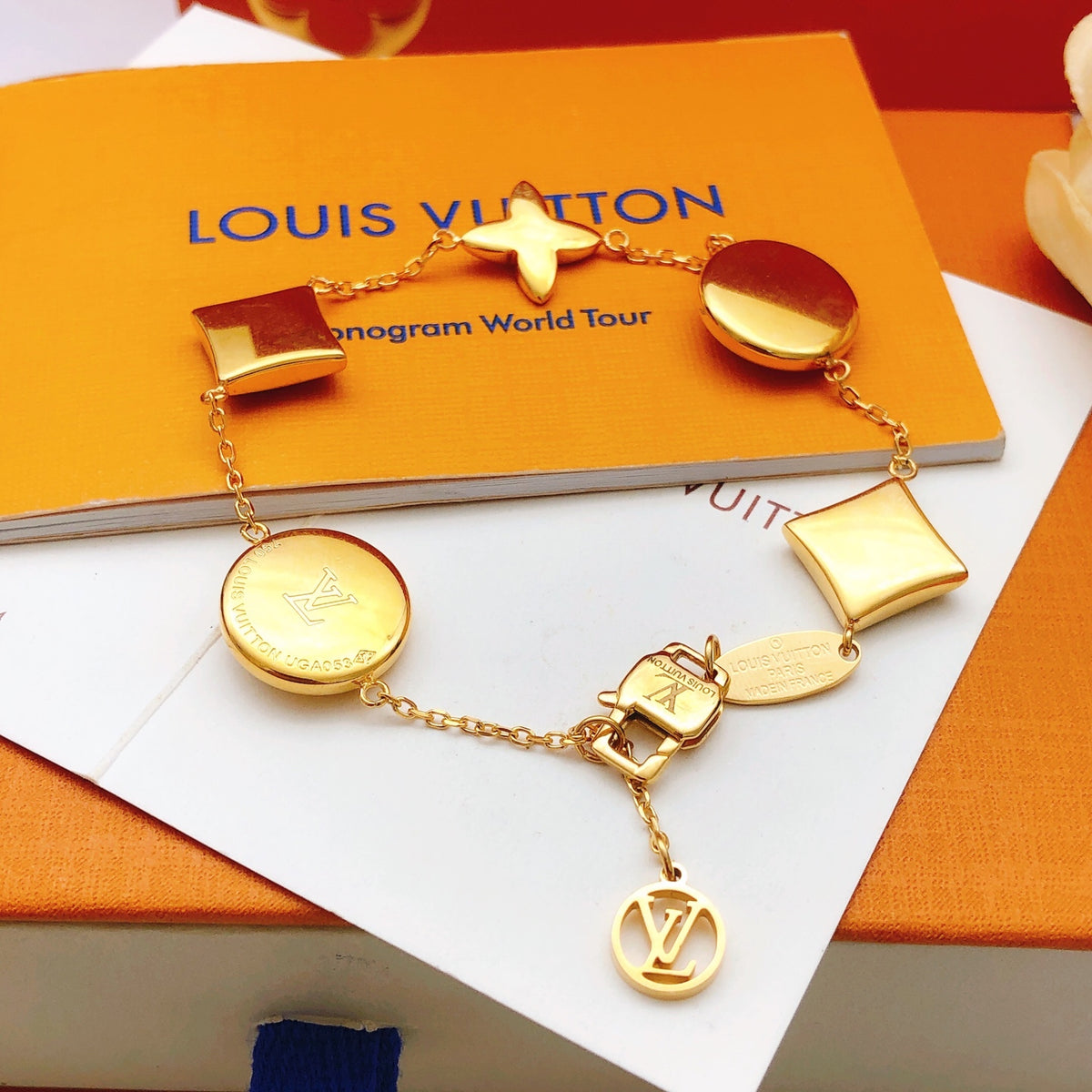 Geometric Emblem Bracelet in Gold-Tone – Design 066 side detail